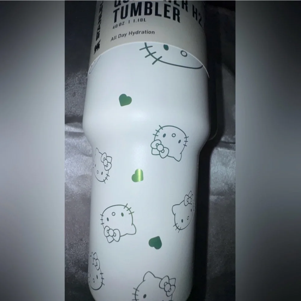 Stanley Quencher H2.0 Tumbler with Green Hello Kitty Design - Picture 8 of 16